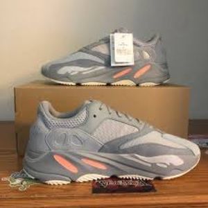 Yeezy 700 inertia size 8.5